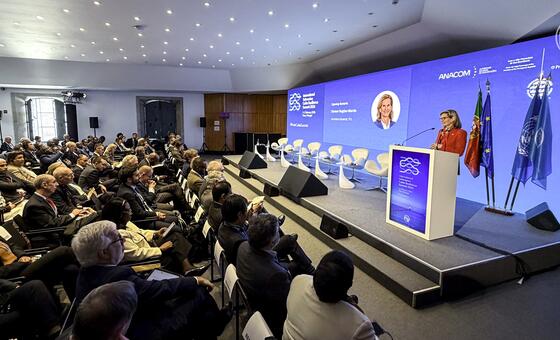 国际电信联盟总干事多琳在葡萄牙波尔图举行的国际海底电缆韧性峰会上向与会代表致辞。（2026年2月2日）